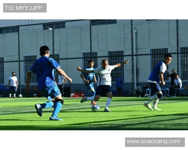 足球明星在绿茵场上的华丽瞬间与精彩表演引发全球球迷热烈追捧与赞叹 足球明星在绿茵场上的华丽瞬间与精彩表演引发全球球迷热烈追捧与赞叹